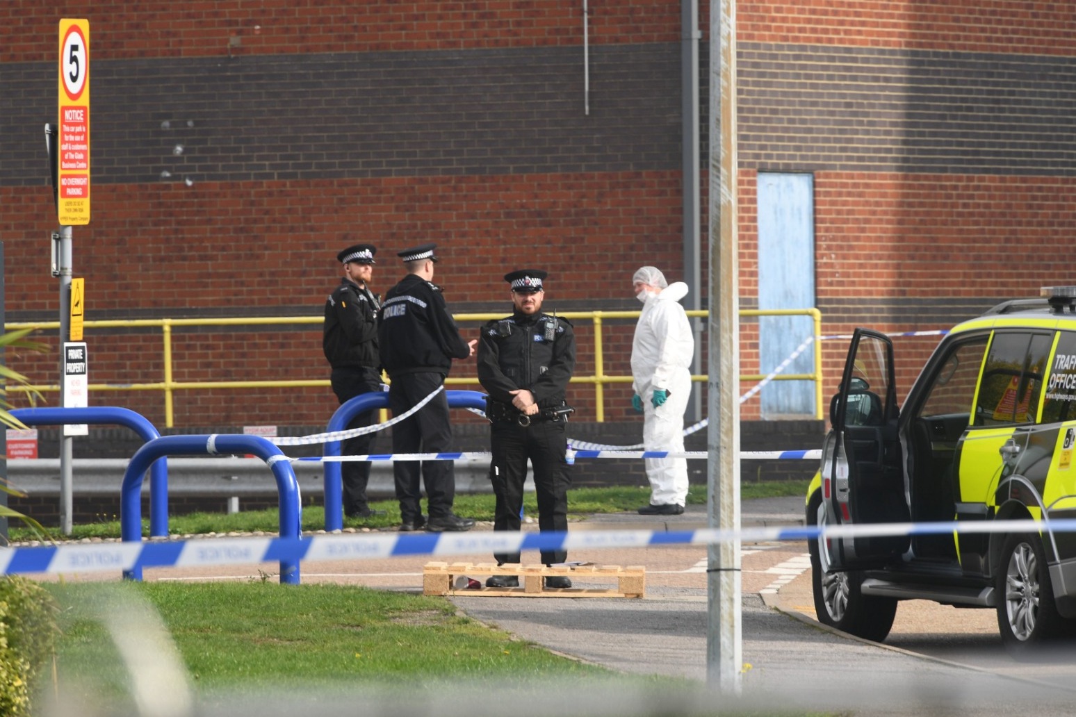 39 BODIES FOUND IN ESSEX LORRY CONTAINER 